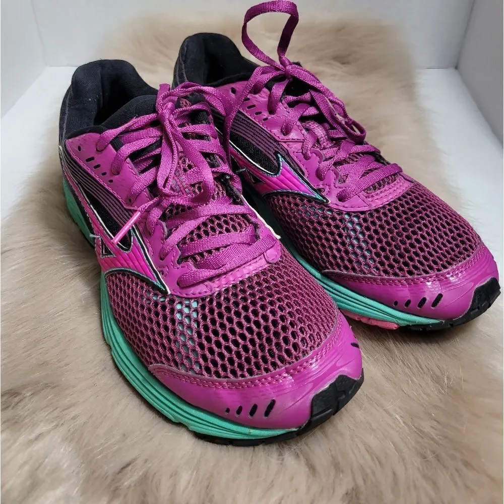 Mizuno Wave Sayonara 3 Women RoundToe Multi Color Running Shoe Size 8.